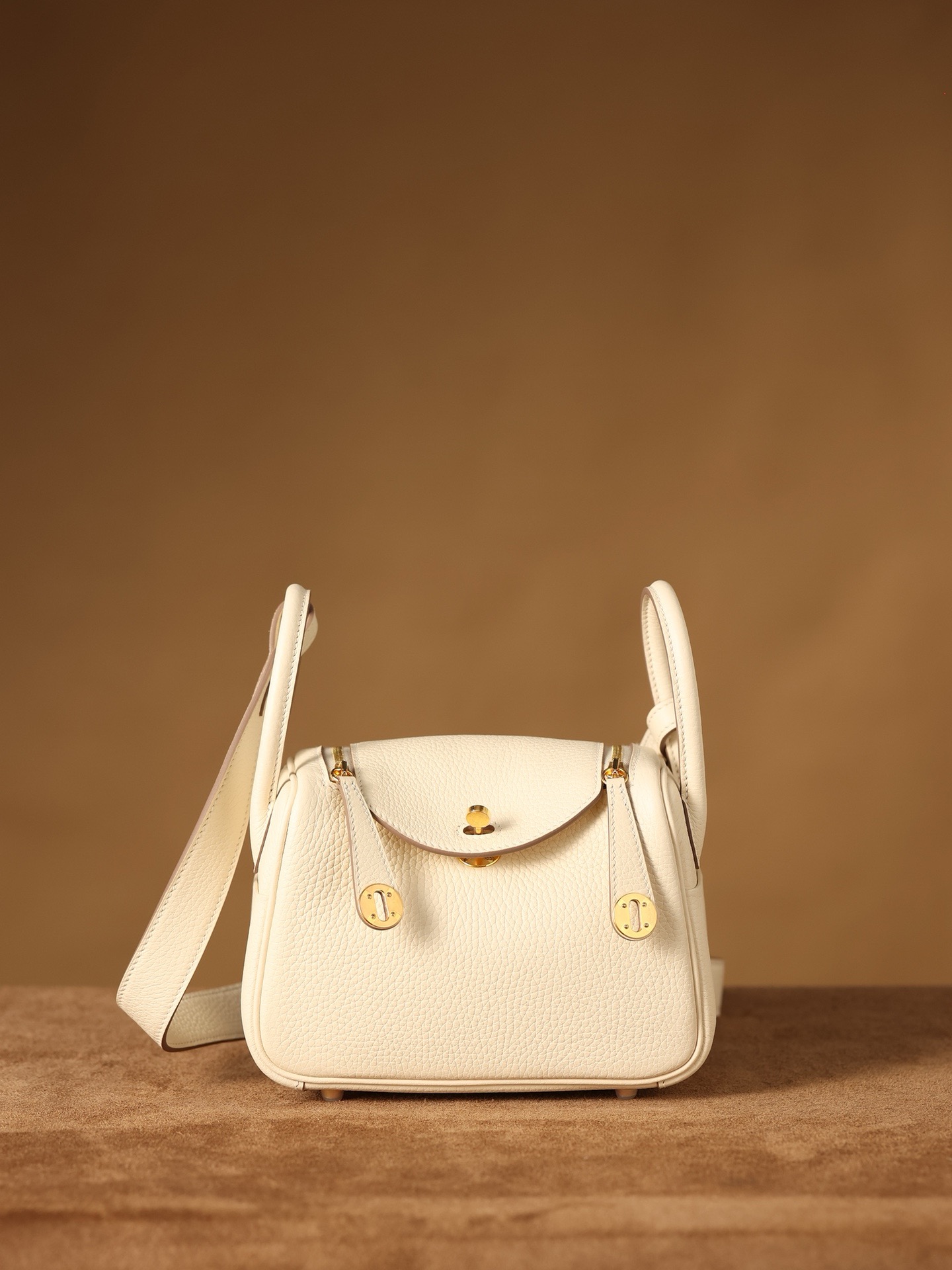 頂級復刻高仿Hermes bag 手袋 LindyMini19奶油白金扣99%相似度