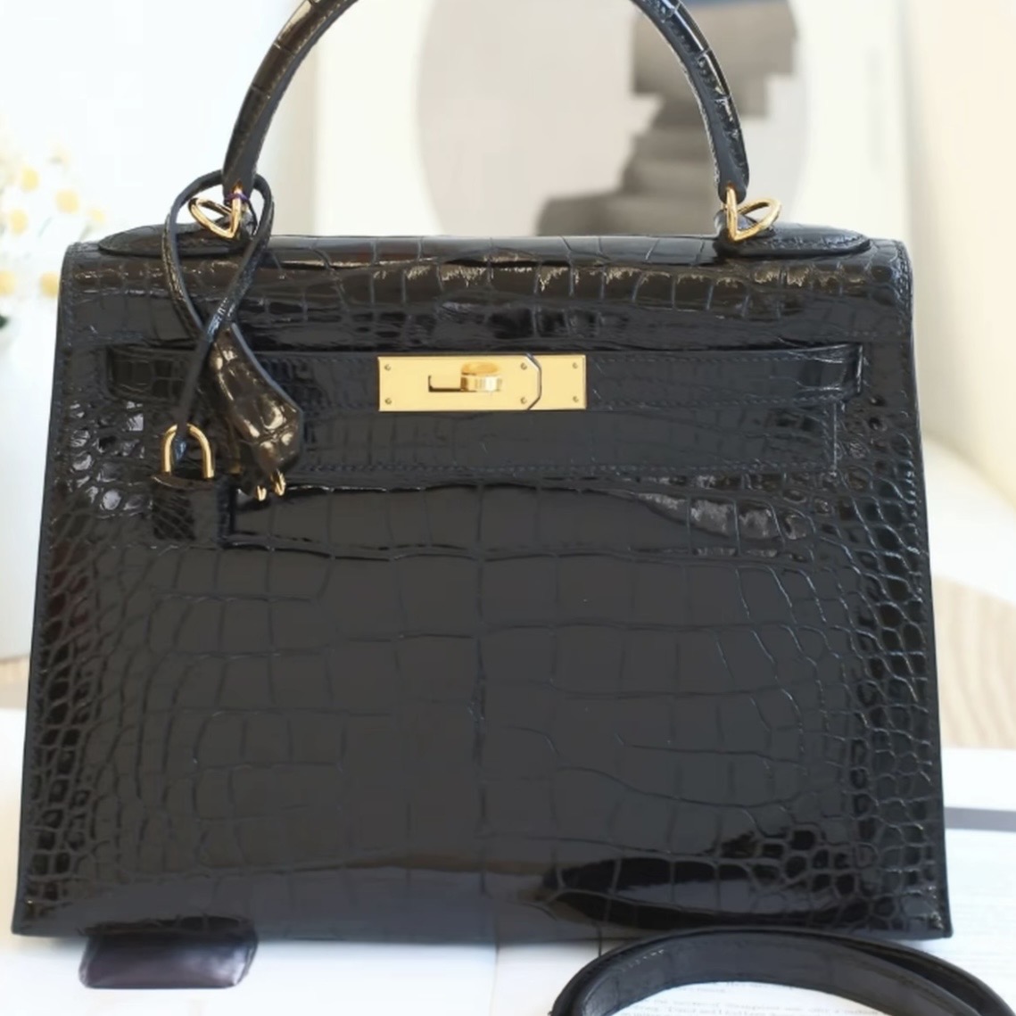 Hermes kelly 28 gold hardware handbag (Box engraving)