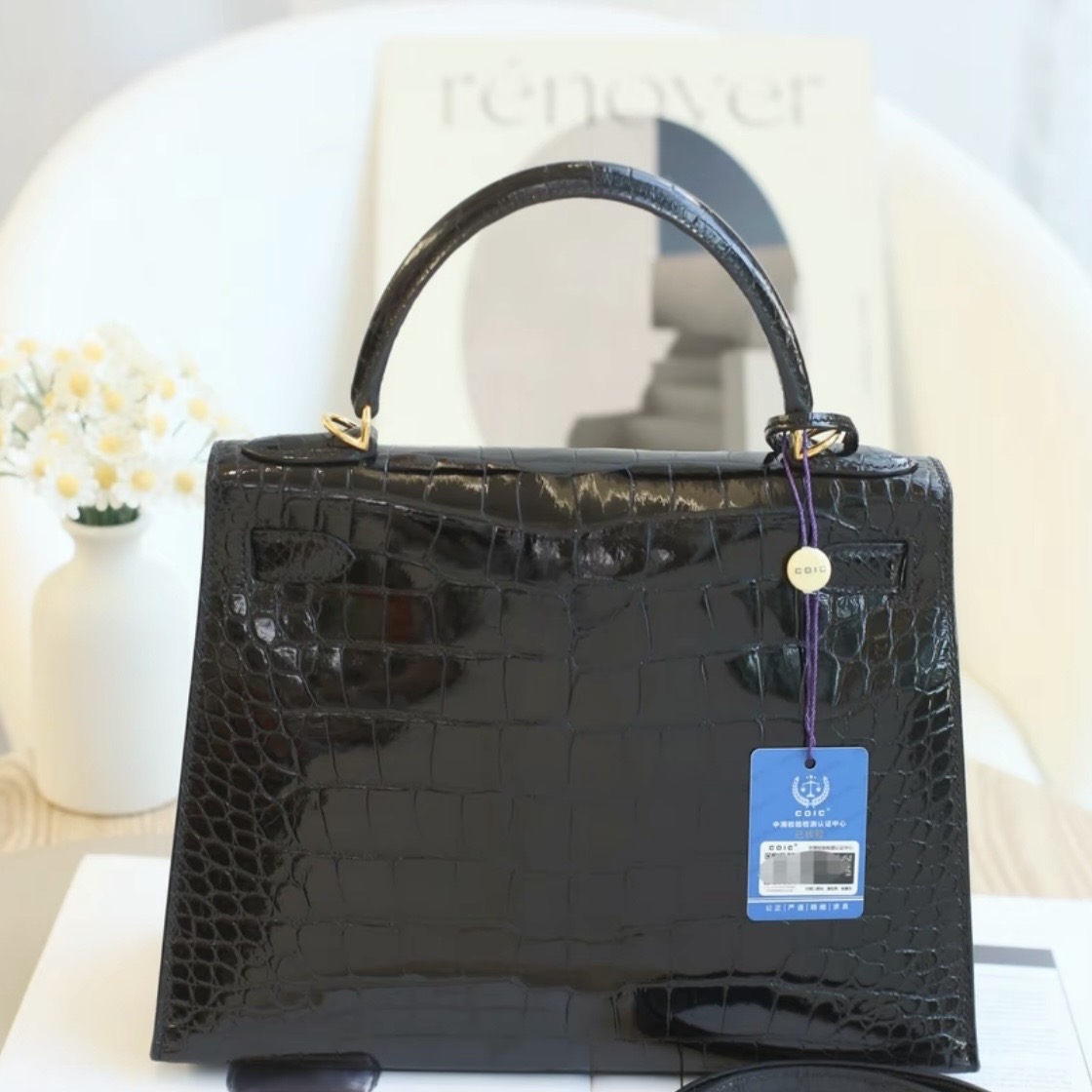 Hermes kelly 28 gold hardware handbag (Box engraving)