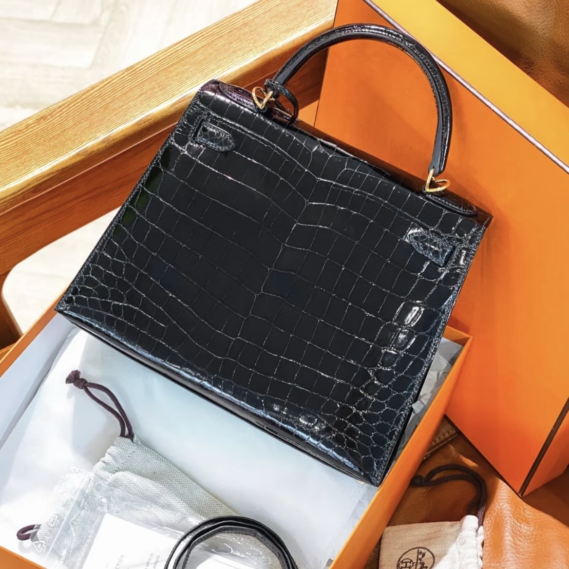 Hermes Kelly 28 gold hardware handbag (Two-point alligator)